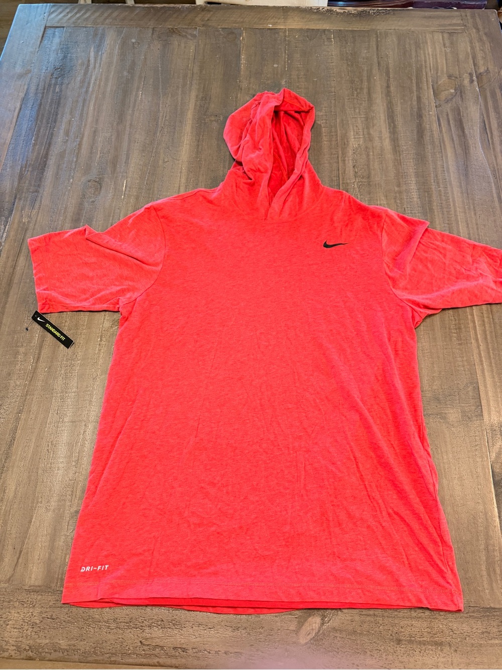 New Nike Hooded Tee Men’s Red Short Sleeve Dri-Fit Shirt Athletic Fit Size Large